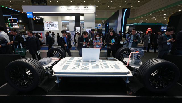 6일 서울 강남구 코엑스에서 열린 '2024 인터배터리' 삼성SDI 부스에 자사 배터리를 활용한 전기차 배터리팩 컨셉 모델이 전시돼 있다. 연합뉴스