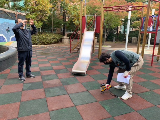 어린이놀이터 환경안전점검 현장. 사진 제공=서초구