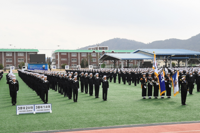 7일 경남 창원시 해군교육사령부에서 해군병 700기 수료식이 진행되고 있다. 사진 제공=해군