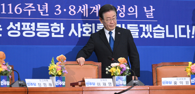 이재명 더불어민주당 대표가 8일 서울 여의도 국회에서 열린 세계여성의 날 기념행사 및 최고위원회의에 참석하고 있다. 오승현 기자 2024.03.08