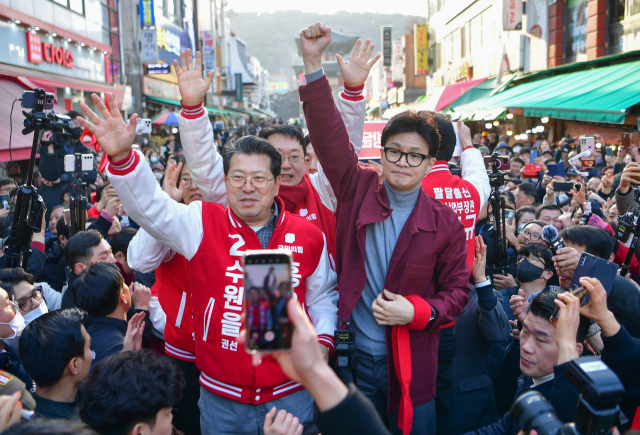 금요일 퇴근길…사진으로 돌아보는 '시끌시끌 여의도 정치'