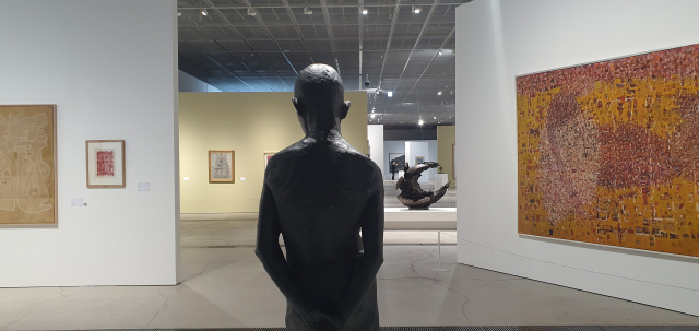 울산시립미술관에서 한국 근현대 미술 100년을 한눈에 볼 수 있는 '한국 근현대미술 흐름 : 시대울림' 전시회가 열리고 있다. 울산=장지승기자