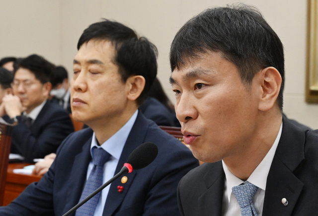 김주현(왼쪽) 금융위원장과 이복현 금융감독원장. 서울경제DB