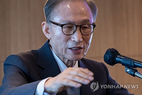 MB '광우병은 날 흔들려던 것'…'난 못건드리고 다음 대통령 끌어내려'