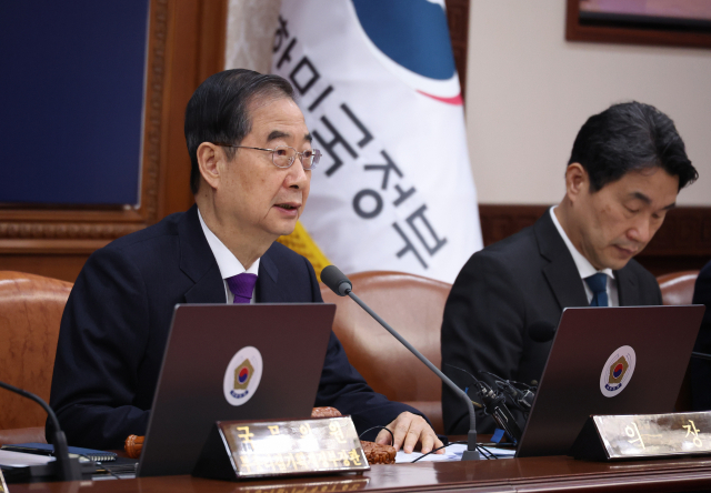 한덕수 국무총리가 12일 오전 서울 종로구 정부서울청사에서 열린 국무회의에 참석해 발언하고 있다. 연합뉴스