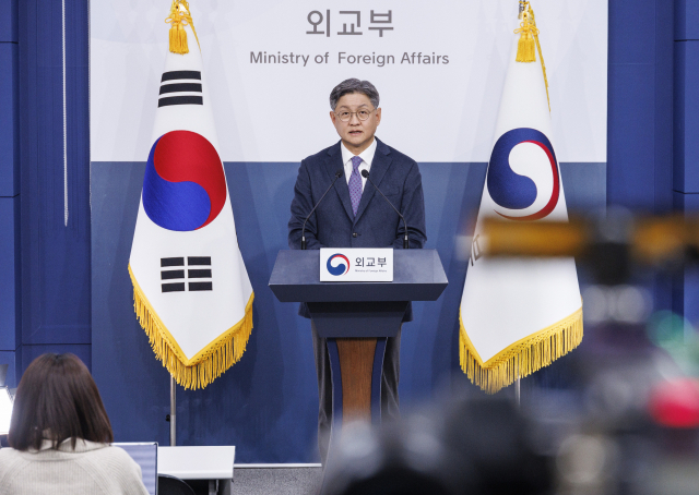 임수석 외교부 대변인이 12일 오후 서울 종로구 외교부에서 정례브리핑에서 한국인 선교사가 러시아 블라디보스토크에서 간첩 혐의로 체포된 사실에 대한 질문에 답하고 있다. 연합뉴스