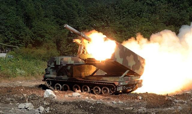 ‘M270 MLRS’에는 총 12 발의 227mm 로켓이 탑재 된다. 사진 제공= 국방일보