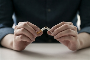"50세 전에 '담배' 끊으세요"…15년 금연하면 폐암 위험 절반으로 '뚝'