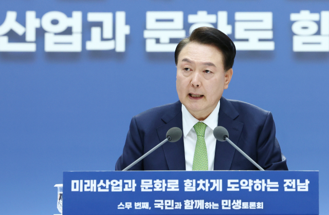 尹 '호남 교통망에 3.6조 투자…익산-여수 고속철·한국판 아우토반 건설'