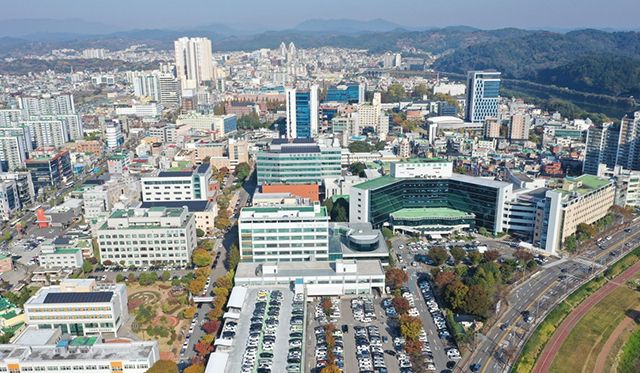 경상국립대학교 의과대학 전경.