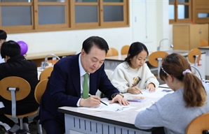 尹 "늘봄학교, 가장 중요한 정책…최대한 예산 투입"