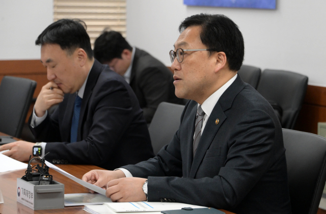 김병환 기획재정부 1차관이 15일 서울 종로구 정부서울청사에서 열린 제15차 일자리TF 회의에서 모두발언을 하고 있다.
