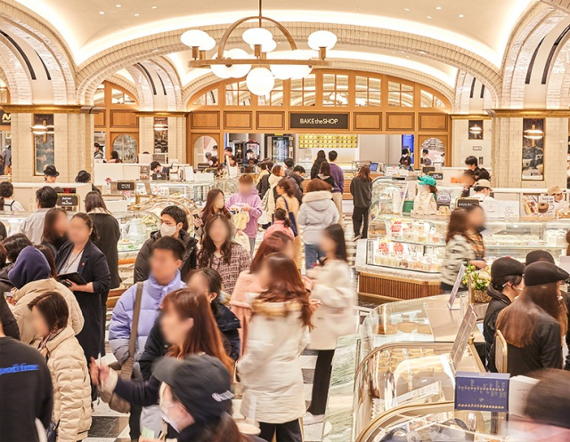 신세계백화점 강남점 스위트 파크 매장 내부가 방문객들로 붐비고 있다. 사진 제공 = 신세계백화