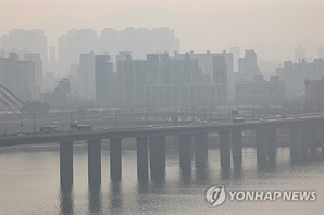 "오늘 황사 심합니다"..미세먼지 농도 '매우나쁨'까지 올라