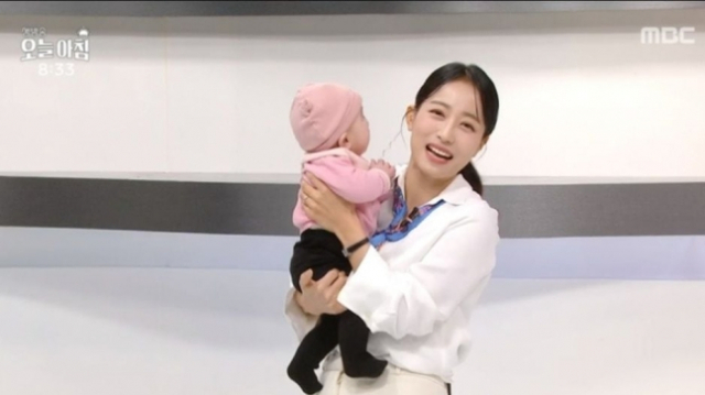 MBC Lim Hyeon-joo, live broadcast holding her 5-month-old daughter ...