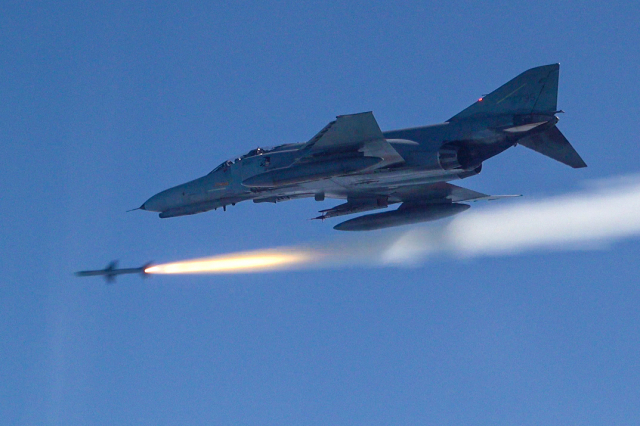 AIM-7M 공대공미사일 발사하는 F-4E / 사진 제공=공군