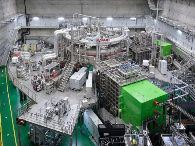 한국핵융합에너지연구원이 운용하고있는 한국의 인공태양 KSTAR. 사진제공=한국핵융합에너지연구원