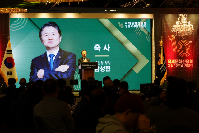 목재문화진흥회 창립 10주년 기념행사에서 남성현 산림청장이 축사를 하고 있다. 사진제공=산림청