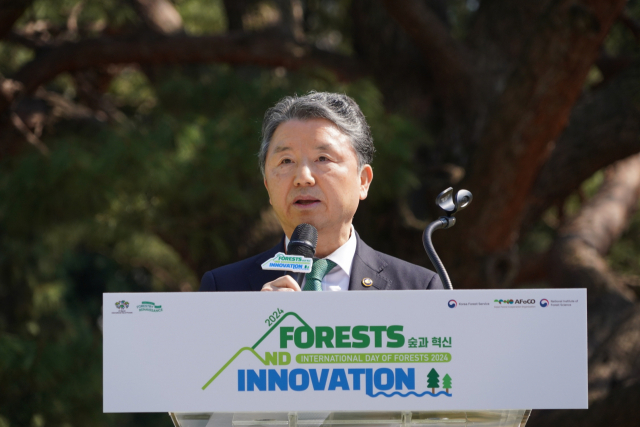 남성현 산림청장이 21일 국립산림과학원에서 열린 ‘세계 산림의 날’ 기념행사에서 인사말을 하고 있다. 사진제공=산림청