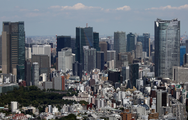 일본 도쿄의 고층 건물과 주택가 풍경. 연합뉴스