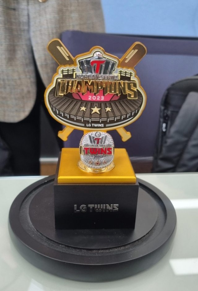 LG 트윈스, 우승반지 173개 전달…개당 300만 원