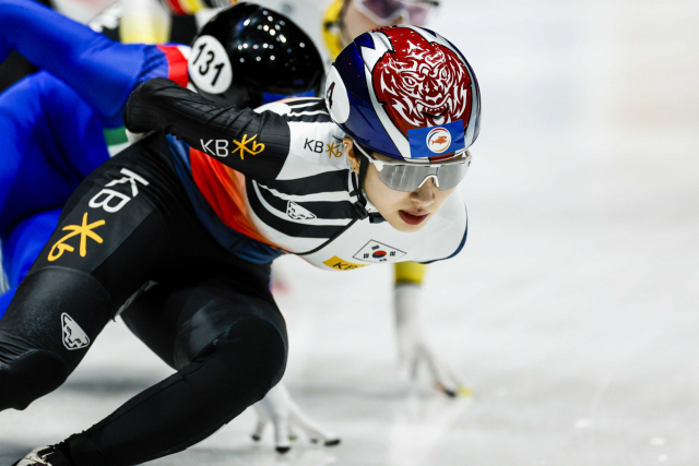 16일(현지 시간) 네덜란드 로테르담 쇼트트랙 세계선수권 여자 1000m 결선에서 선두로 질주하는 김길리. EPA연합뉴스