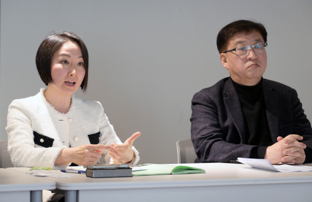 김한이(왼쪽) 라이트재단 대표와 박한오 바이오니아 회장이 24일 결핵의 날을 맞아 서울경제신문과 인터뷰를 하고 있다. 성형주 기자