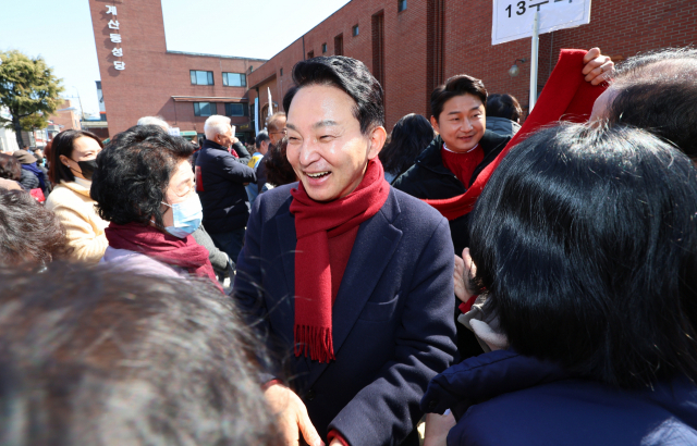 이재명 ‘1인당 25만원 지원금’에…원희룡 “선거 앞두고 사탕발림식 생색”