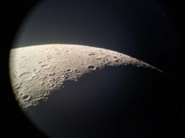국립광주과학관 별빛천문대의 1.2m 주망원경으로 본 달 표면. 사진 제공=국립광주과학관