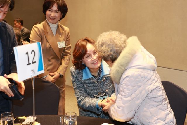 임오경 후보가 유권자들을 만나고 있다. 임오경 선거사무소 제공