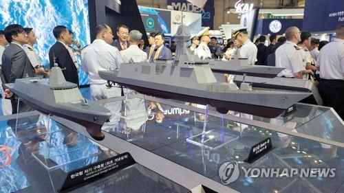 지난 2023년 6월 부산 벡스코에서 열린 ‘MADEX(국제해양방위산업전)’에서 한화오션이 선보인 KDDX 기본 모형. 연합뉴스