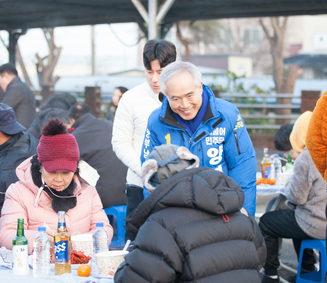 양부남 더불어민주당 광주 서구을 후보는 특별한 일정이 없는 한 주민들과의 격이 없는 소통을 이어가고 있다. 모든 정책과 공약은 ‘현장에 답이 있다’는 그의 확고한 신념이다. 사진 제공=양부남 광주 서구을 국회의원 후보 사무소