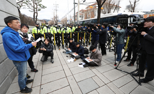 육견협회 “‘개 식용 금지법’은 재산권과 국민의 먹을 자유 훼손”…헌법소원 제기