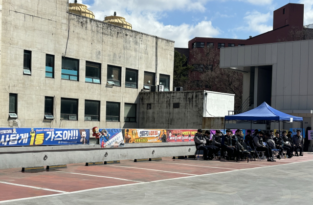 26일 서울 관악경찰서가 주최한 제2회 지역경찰 ‘슈퍼캅’ 대회에서 참가자들이 순서를 기다리고 있다.장형임기자