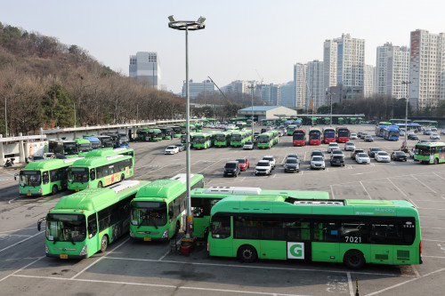 “내일 출근할 수 있을까…” 서울 시내버스 파업 D-1, 노사 막판 협상