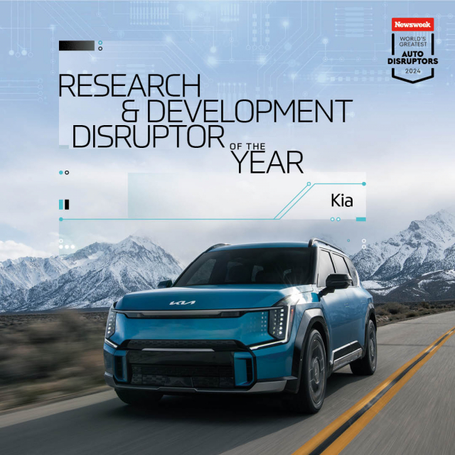 기아 EV9이 ‘2024 세계 자동차산업의 위대한 파괴적 혁신가들’ 시상식에서 올해의 연구개발 부문 상을 수상했다. 사진제공=기아