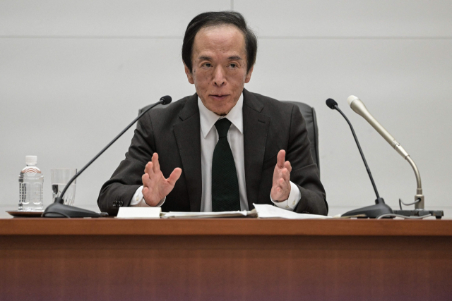 우에다 가즈오 일본은행 총재가 지난 19일 도쿄 일본은행에서 기자회견을 열고 금리 인상에 대해 설명하고 있다. 도쿄 AFP=연합뉴스