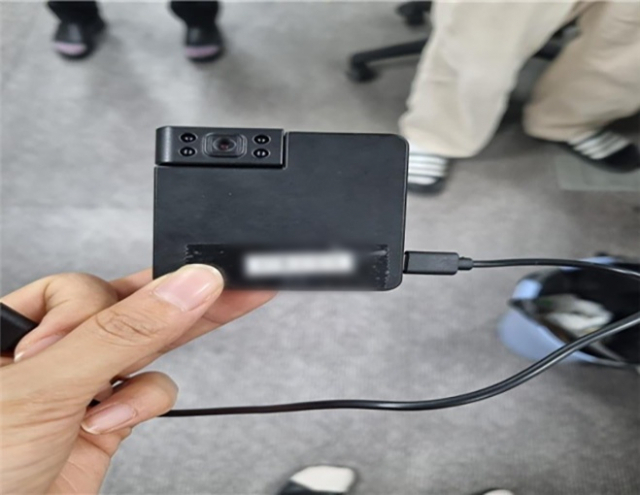 [속보] 행안부 '전국 26개 사전투표소 불법카메라 의심 장비 발견'