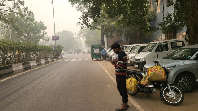 방독면 쓰고 일한다 …'최악의 공기질'에 사람까지 죽어나…'베이징은 귀엽지' 최악의 공기 오염 '이 나라'[연승기자의 인도 탐구생활](11)