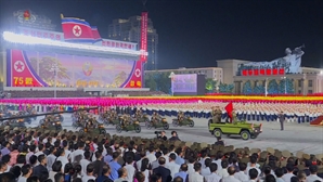 북한 열병식 준비하나?…평양 미림비행장 인근서 병력 포착