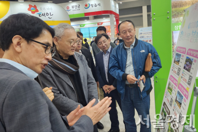 유인촌 “여행박람회, 규모 더 키워야…아직 아쉬워”