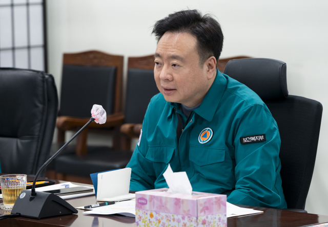 복지 장관 '의료계, 대화 참여 제안해도 무응답 안타까워…3차 비상진료대책 마련할것'