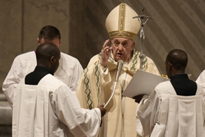 "평화는 무기로 이뤄지지 않아"…세계 전쟁에 대한 교황의 근심