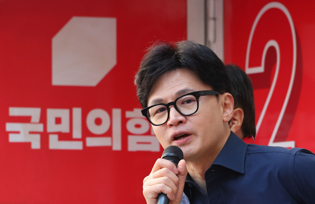 [속보]한동훈 &quot;부가세 간이과세자 적용기준, 연매출 8000만원→2억원 상향조정&quot;