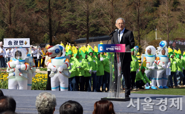 유인촌 문화체육관광부 장관이 1일 전남 순천시에서 열린 순천만국가정원 개막식에 참석해 축사를 하고 있다. 사진 제공=문체부