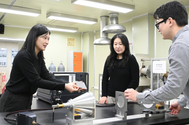 금속-유기 골격체 기반 전자파 흡수 소재를 개발한 연구팀. 사진제공=한국재료연구원