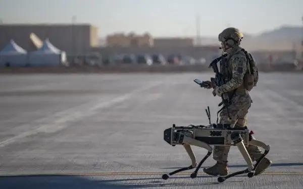 미 공군이 운용하고 있는 로봇 군견. 사진 제공=미 공군