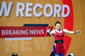 北 리성금, IWF 월드컵 세계 신기록 세우며 우승