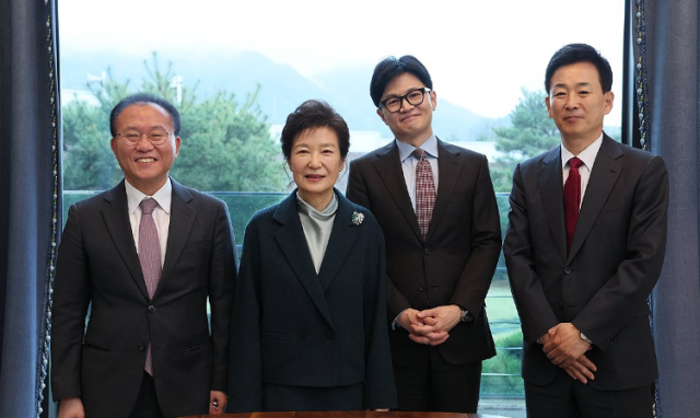[영상]'선거의 여왕' 박근혜도 총선판 등장…'최측근 유영하 지원 나선다'