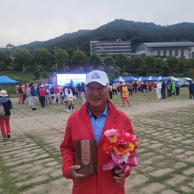 “공 한 번 함께 치자는 러브콜 쇄도해요” 부산 백송클럽[우리동호회최고]